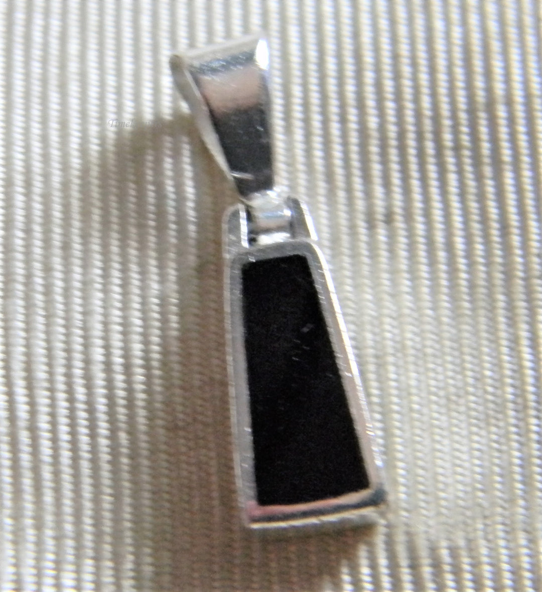 h891 Pretty Used Sterling Silver Trapezoid Pendant with Black Onyx