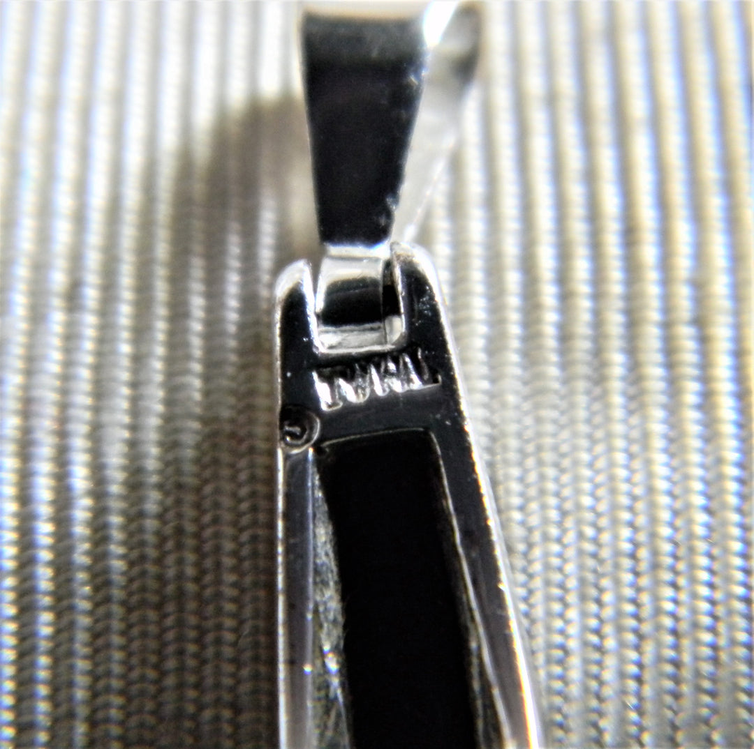 h891 Pretty Used Sterling Silver Trapezoid Pendant with Black Onyx