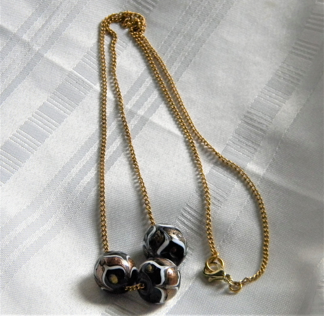 h895 Pretty 3 Black Marble Necklace on a Gold Tone Curb Chain