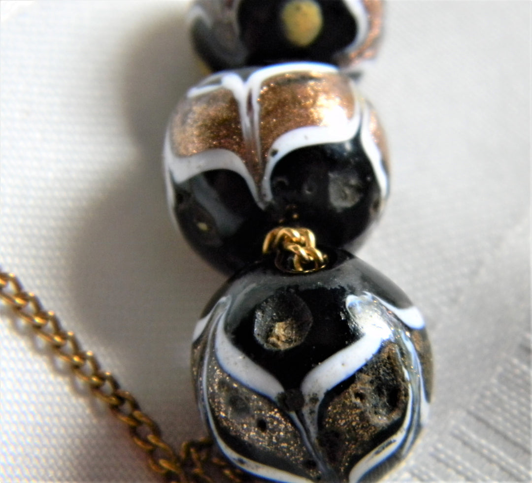 h895 Pretty 3 Black Marble Necklace on a Gold Tone Curb Chain