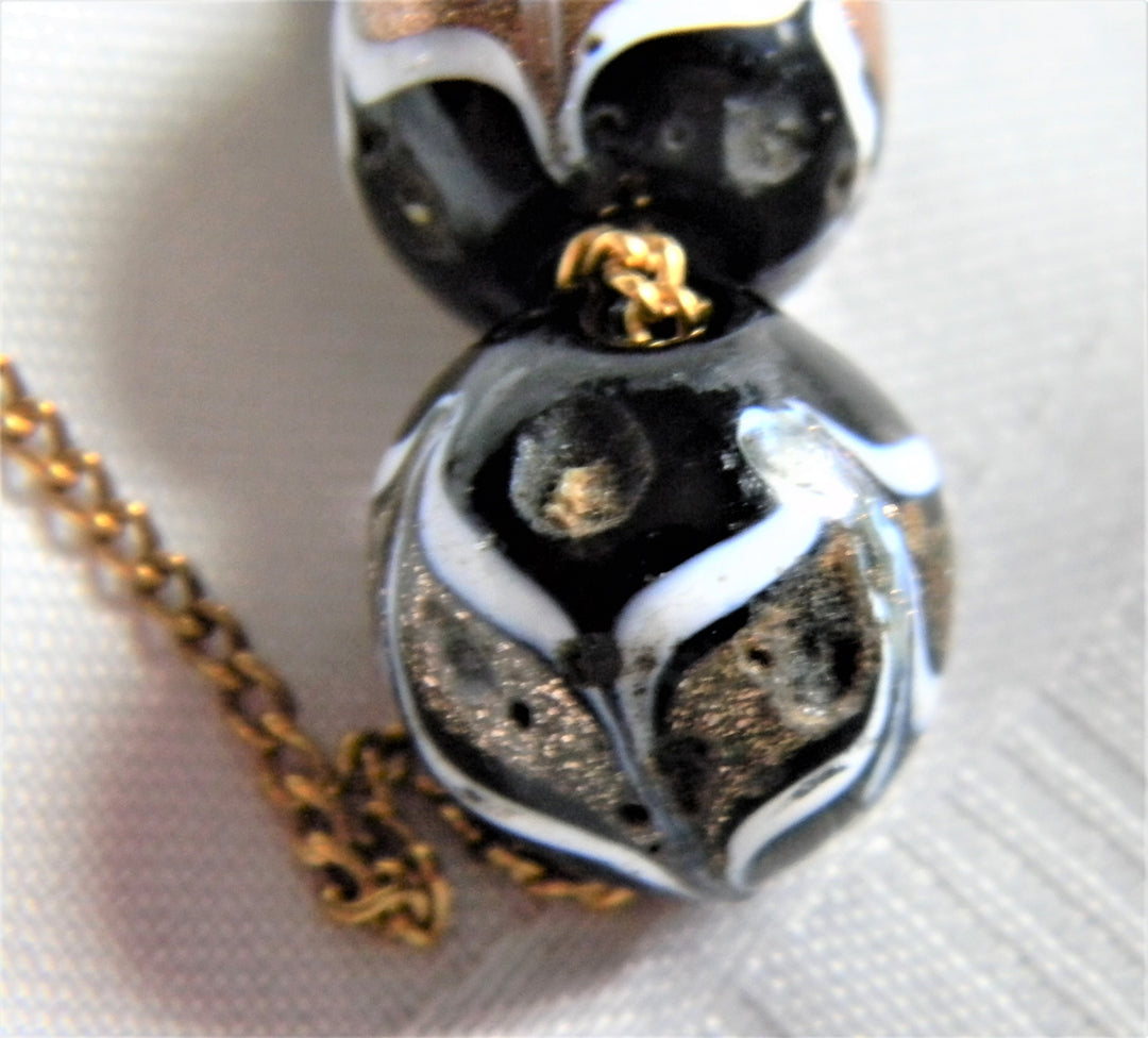 h895 Pretty 3 Black Marble Necklace on a Gold Tone Curb Chain