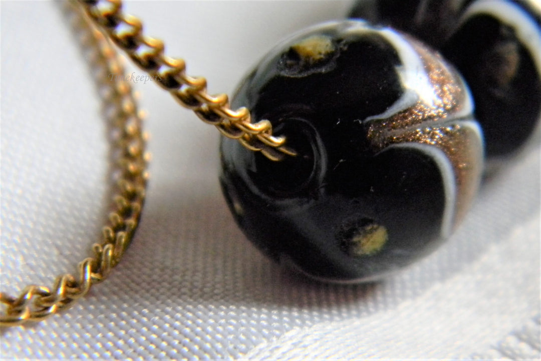 h895 Pretty 3 Black Marble Necklace on a Gold Tone Curb Chain