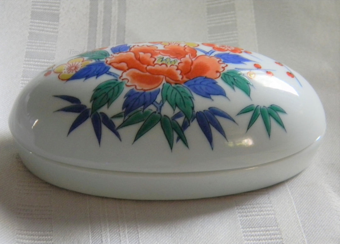 h905 Beautiful Hand Painted Oval Porcelain Trinket Box marked ANA