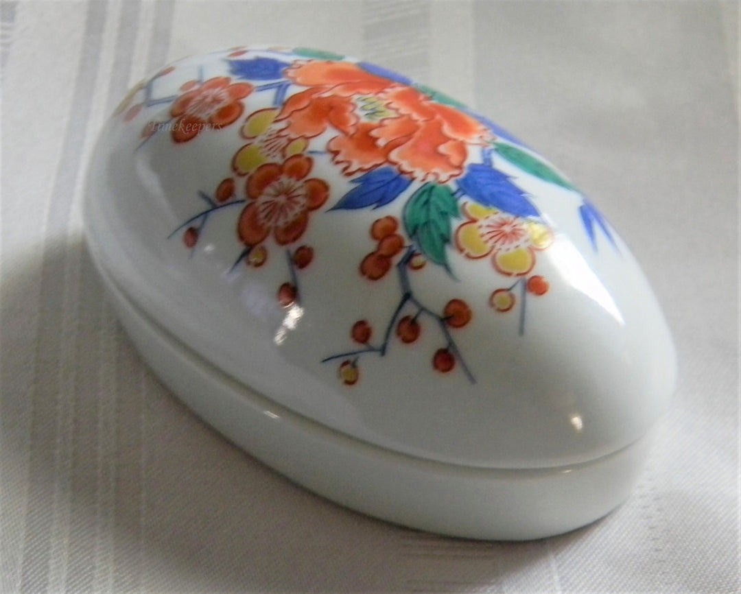 h905 Beautiful Hand Painted Oval Porcelain Trinket Box marked ANA