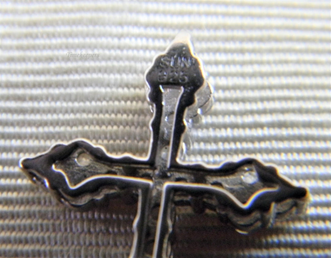 h942 Beautiful Sterling Silver Cross Embedded with Clear Stones