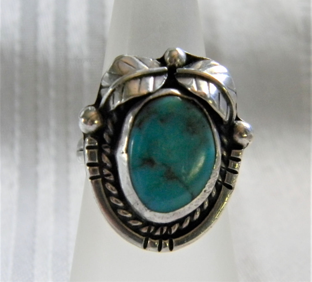 h948 Vintage Sterling Silver Ring with Cabochon set Turquoise in a Silver Frame