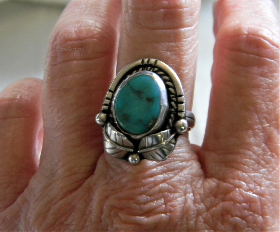 h948 Vintage Sterling Silver Ring with Cabochon set Turquoise in a Silver Frame