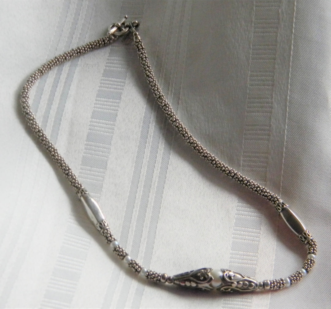 h968 Stunning Sterling Silver Beaded Necklace with Pearls