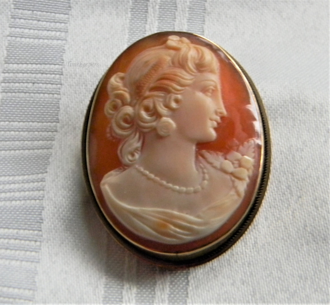 h969 Vintage Carved Cameo Convertible Brooch/ Pendant in 14k Yellow Gold