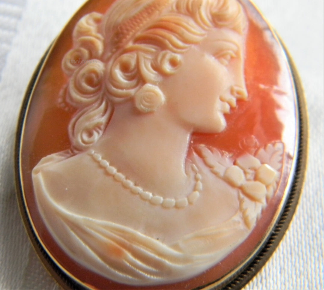 h969 Vintage Carved Cameo Convertible Brooch/ Pendant in 14k Yellow Gold