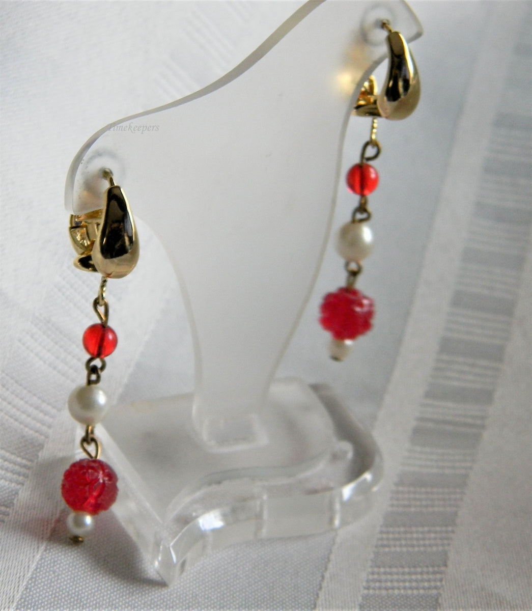 h976 Beautiful Gold Tone Dangle Earrings with Faux Pearls and Red Stones