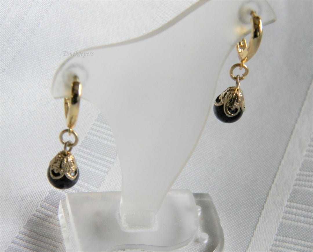 h979 Beautiful Gold Tone Dangle Earrings with Black Round Stones