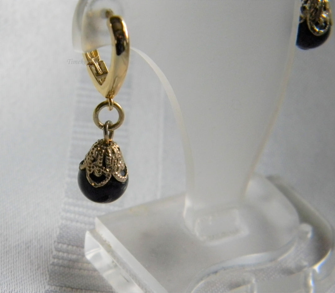 h979 Beautiful Gold Tone Dangle Earrings with Black Round Stones