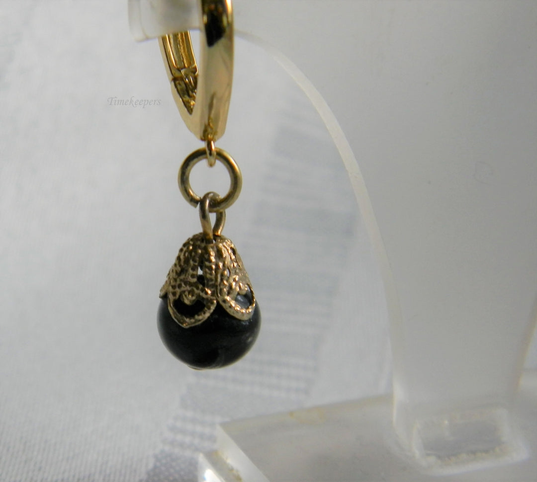 h979 Beautiful Gold Tone Dangle Earrings with Black Round Stones