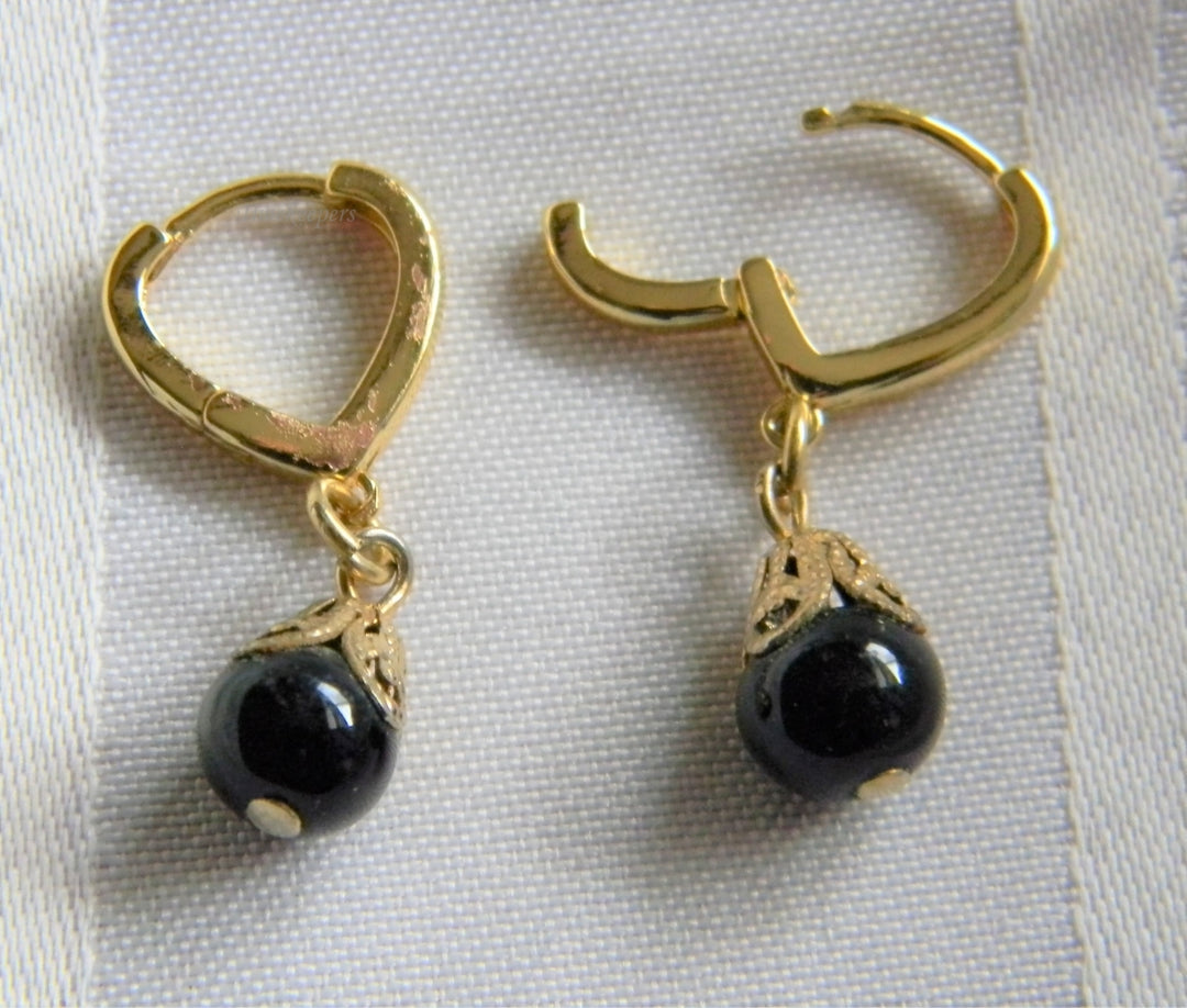 h979 Beautiful Gold Tone Dangle Earrings with Black Round Stones