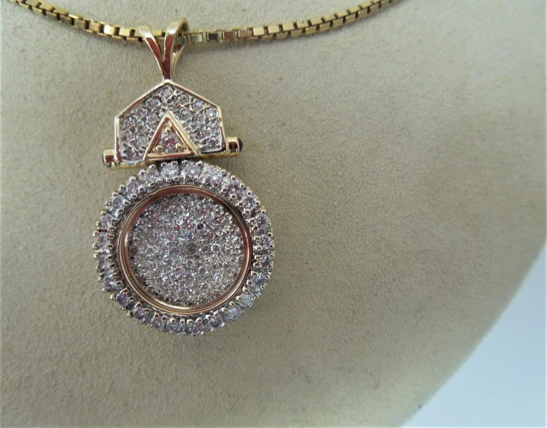 p135 Stunning Ladies Vintage Multi-Diamond Pendant in 14k Yellow Gold Box Chain