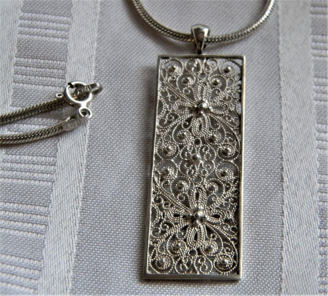 H677 Beautiful 925 Sterling Silver Neck Chain with 835 Silver Filigree Pendant