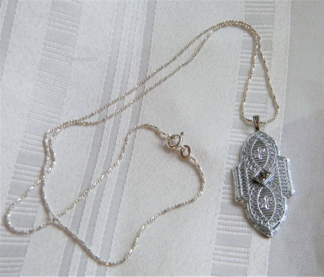 H680 Beautiful 925 Silver Neck Chain with Silver Tone Filigree Pendant