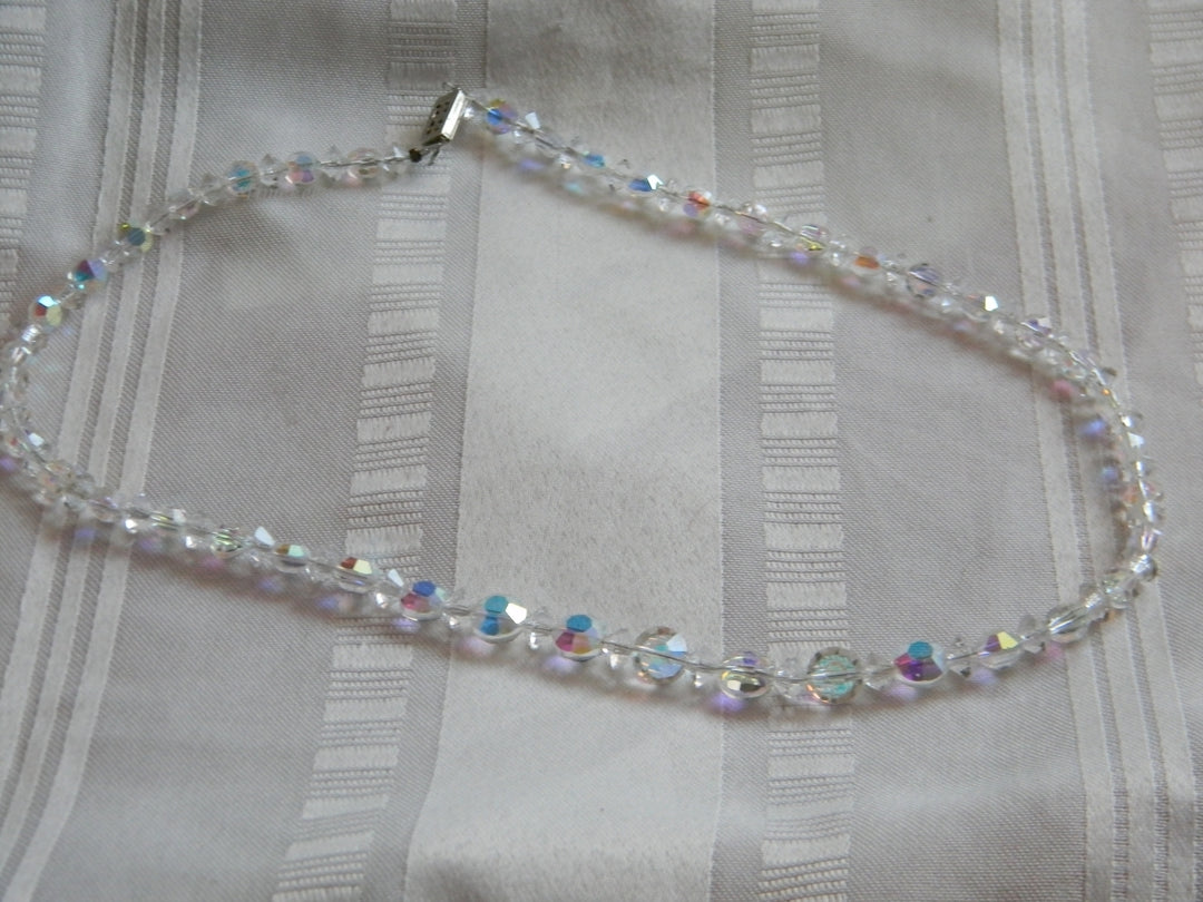 h690 Beautiful Graduated Borealis Beaded Necklace with Slide clasp