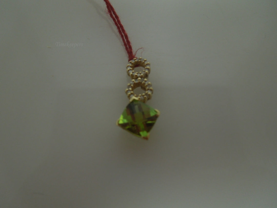 s124 10kt Yellow Gold Peridot Diamond Pendant 1.5g