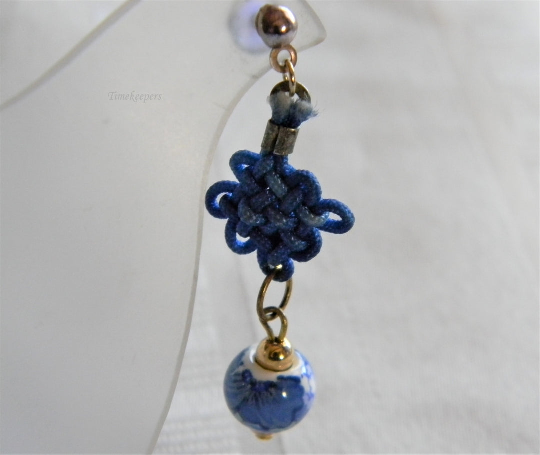 h994 Beautiful Gold Tone Dangle Earrings with Blue Knots and Ceramic Beads