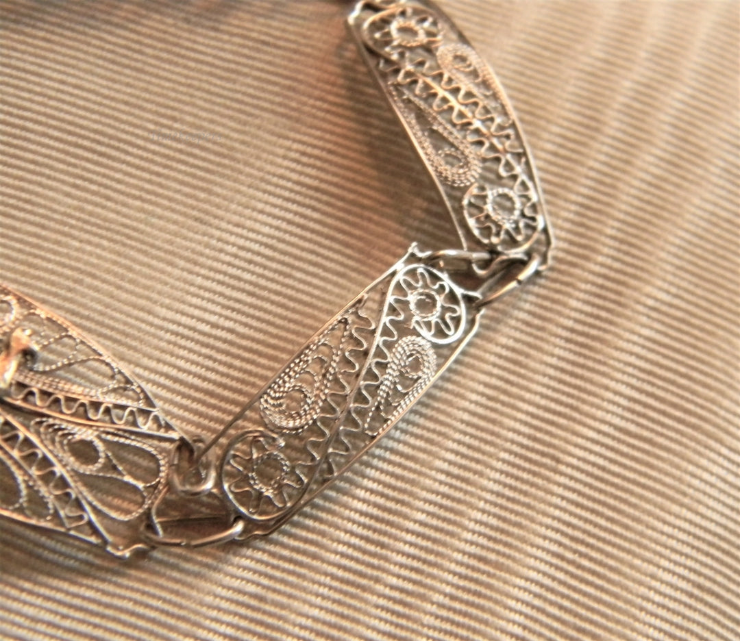 p013 Beautiful Filigree Silver Tone LInk Bracelet with Gold Tone Llama