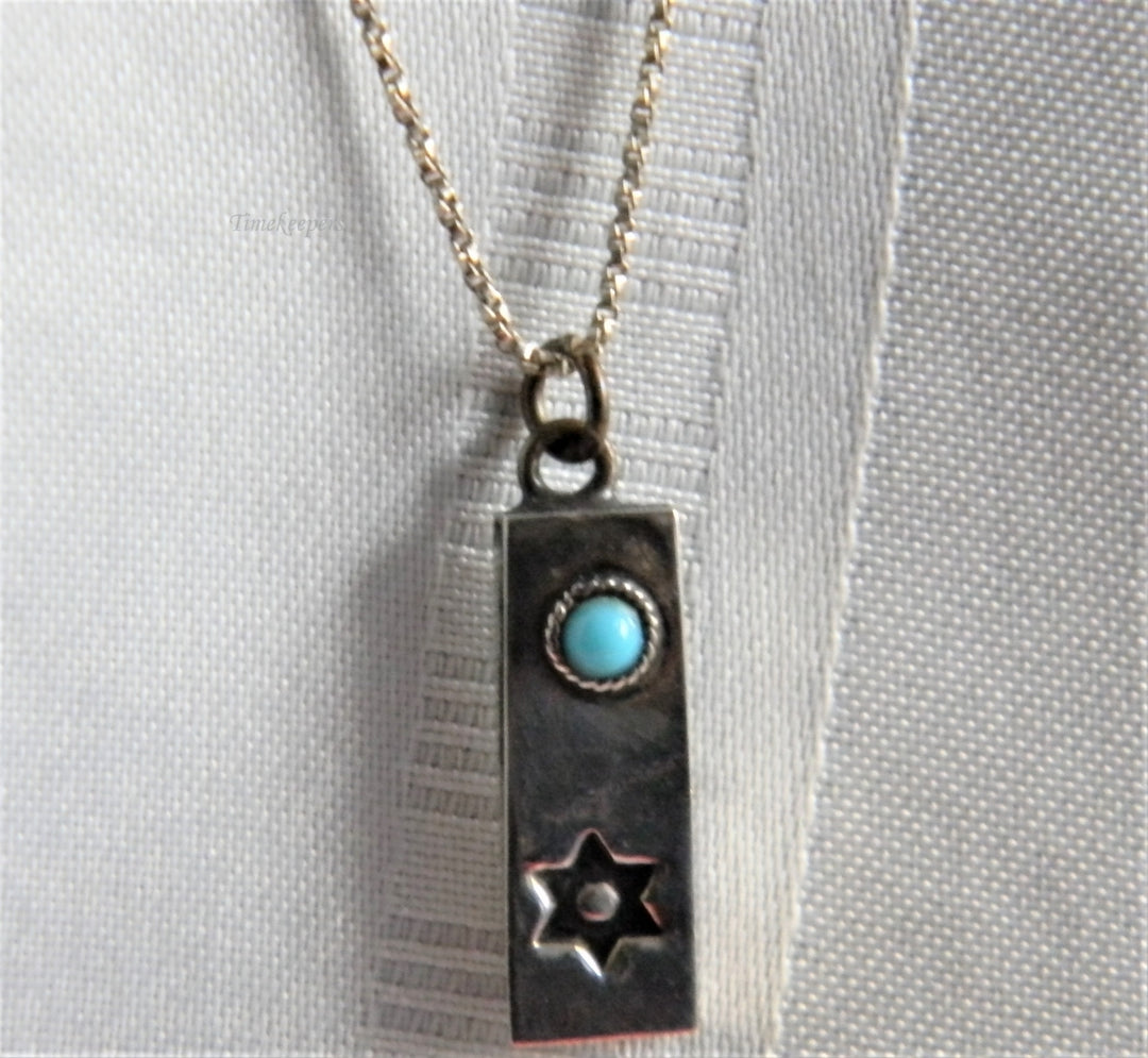 p018 Beautiful 925 Sterling Silver Pendant with Star And Turquoise on Box chain