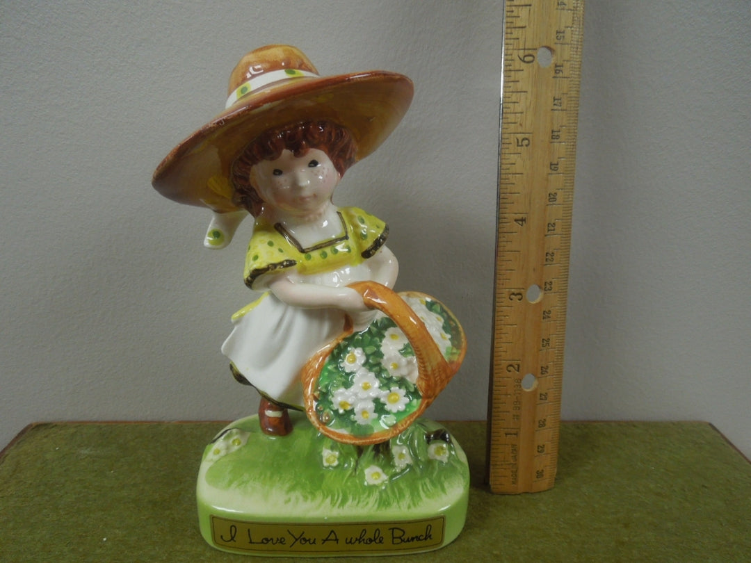 q804 1971 Holly Hobbie Figurine I Love You A Whole Bunch Japan American Greetings