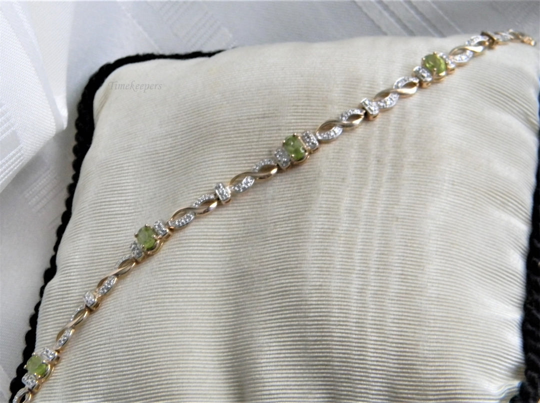 p041 Beautiful Sterling Silver with gold plating Link Bracelet with Peridots