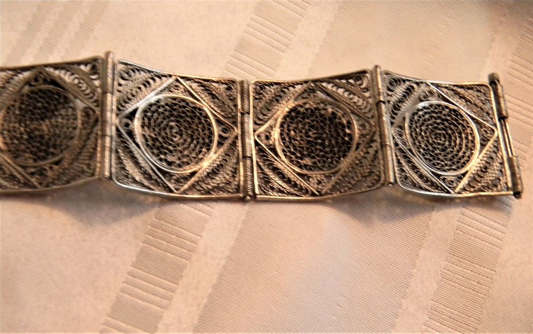 p043 Vintage Silver Plated Filigree Egyptian style Square Link Bracelet