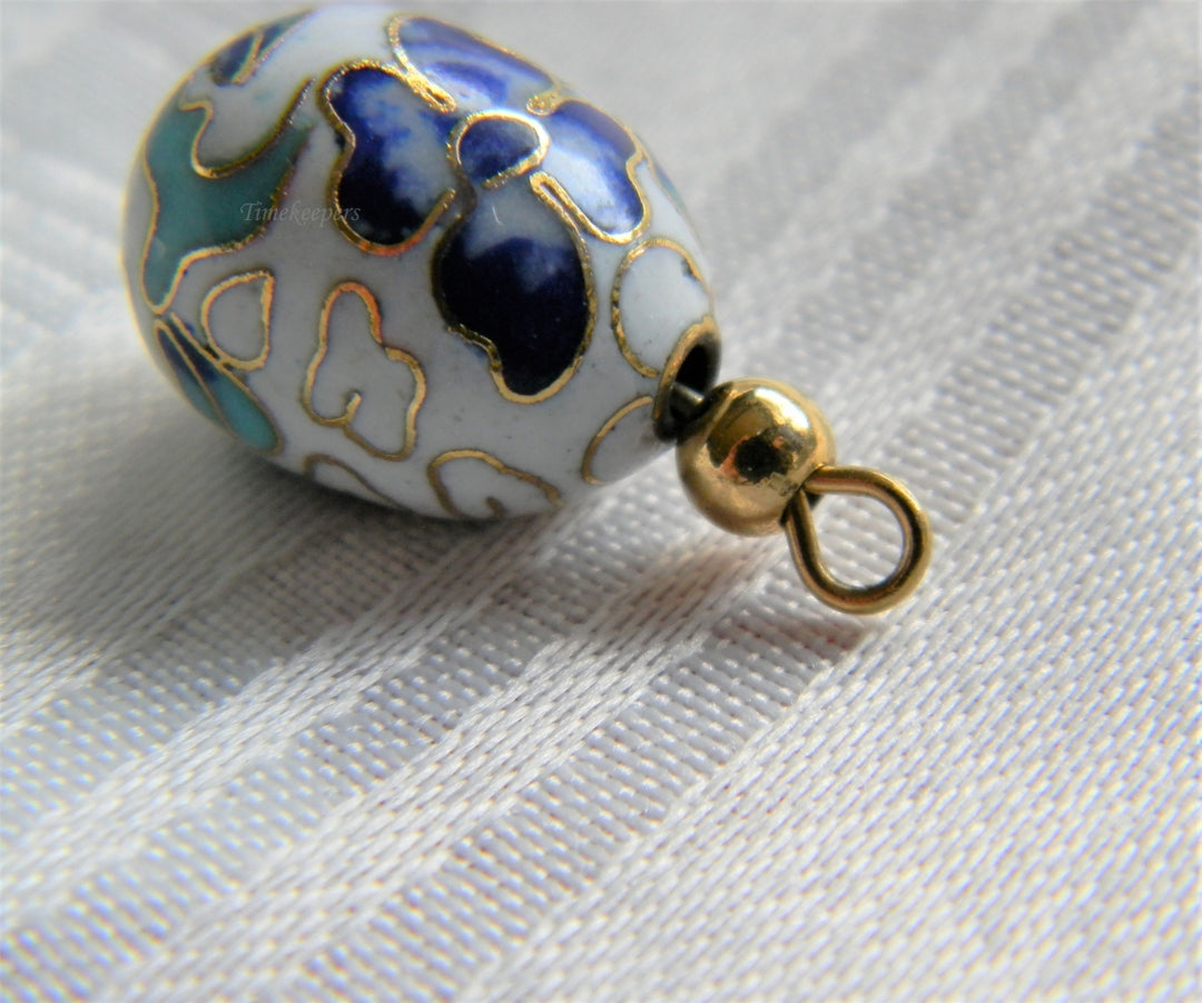 p065 Stunning Vintage Cloisonne Pendant in White and blue with Gold Accents