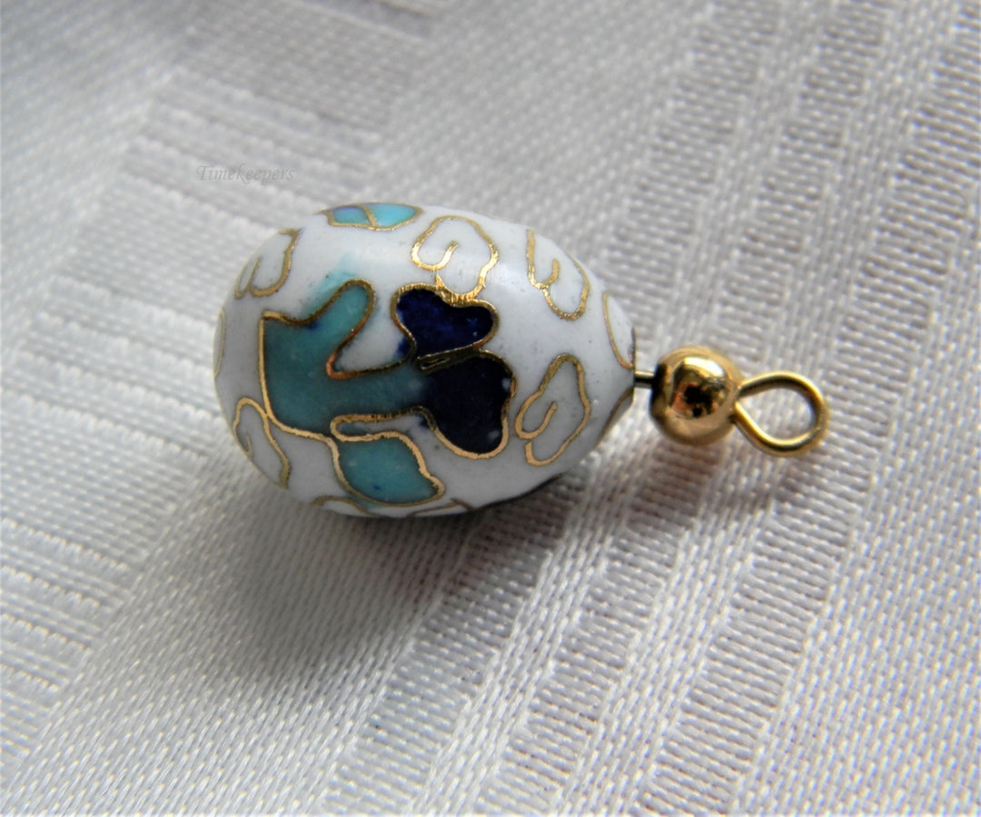 p065 Stunning Vintage Cloisonne Pendant in White and blue with Gold Accents