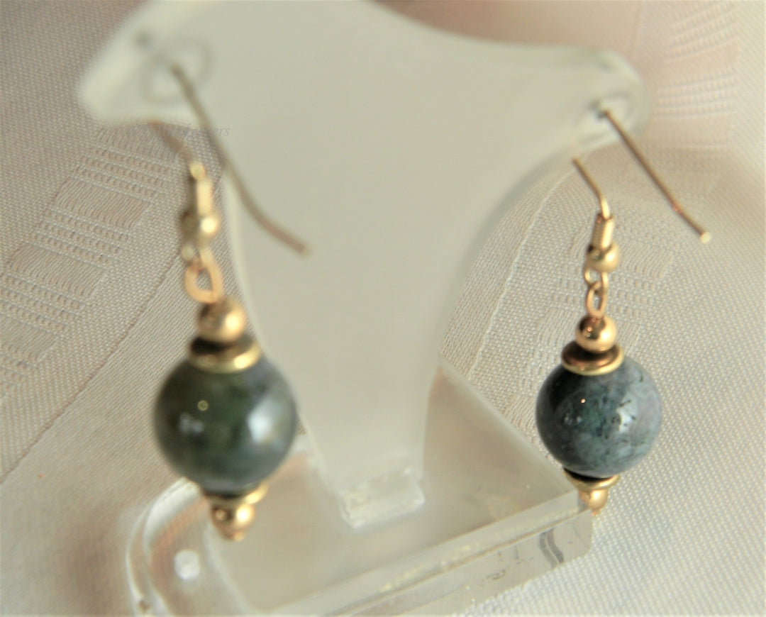 p077 Beautiful Green Glass Beaded Dangling Earrings in Gold Tone