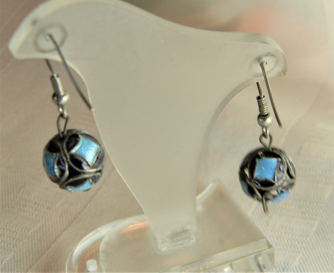 p078 Beautiful Metal Enamel Beaded Dangling Earrings in Silver Tone