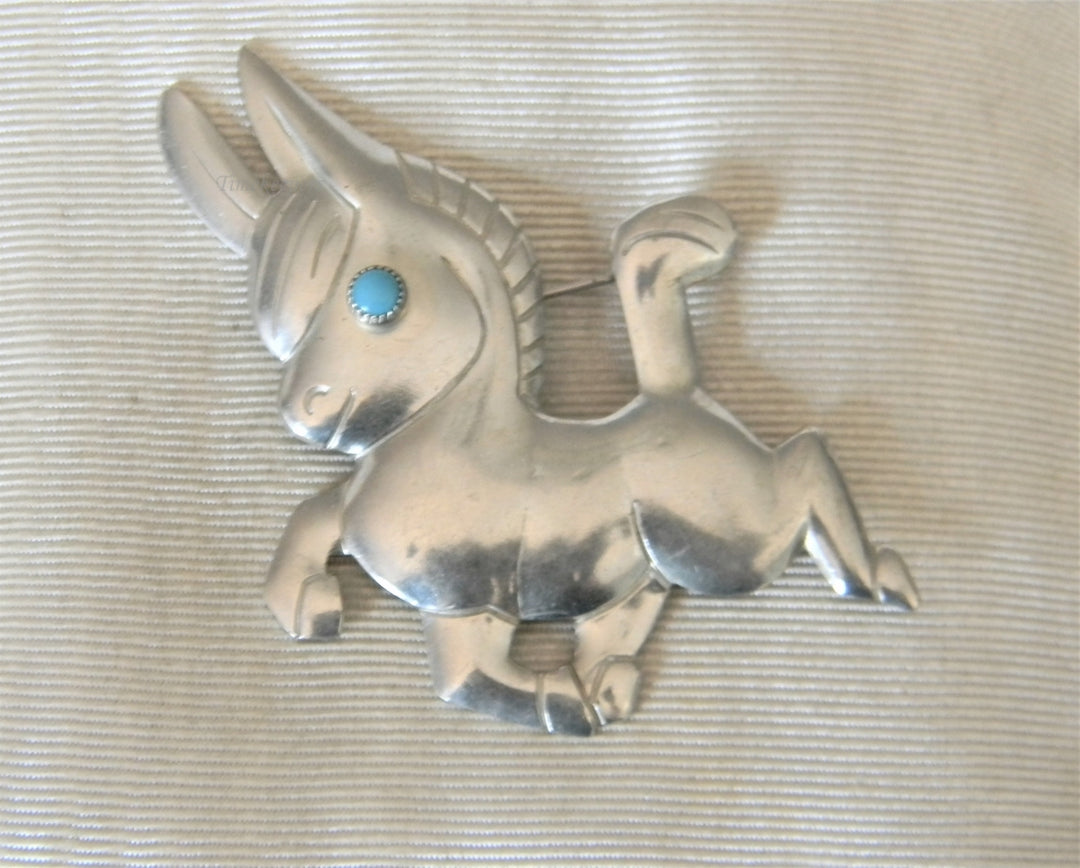 p095 Preowned Silver Tone Mule or Horse Brooch with Turquoise Eye