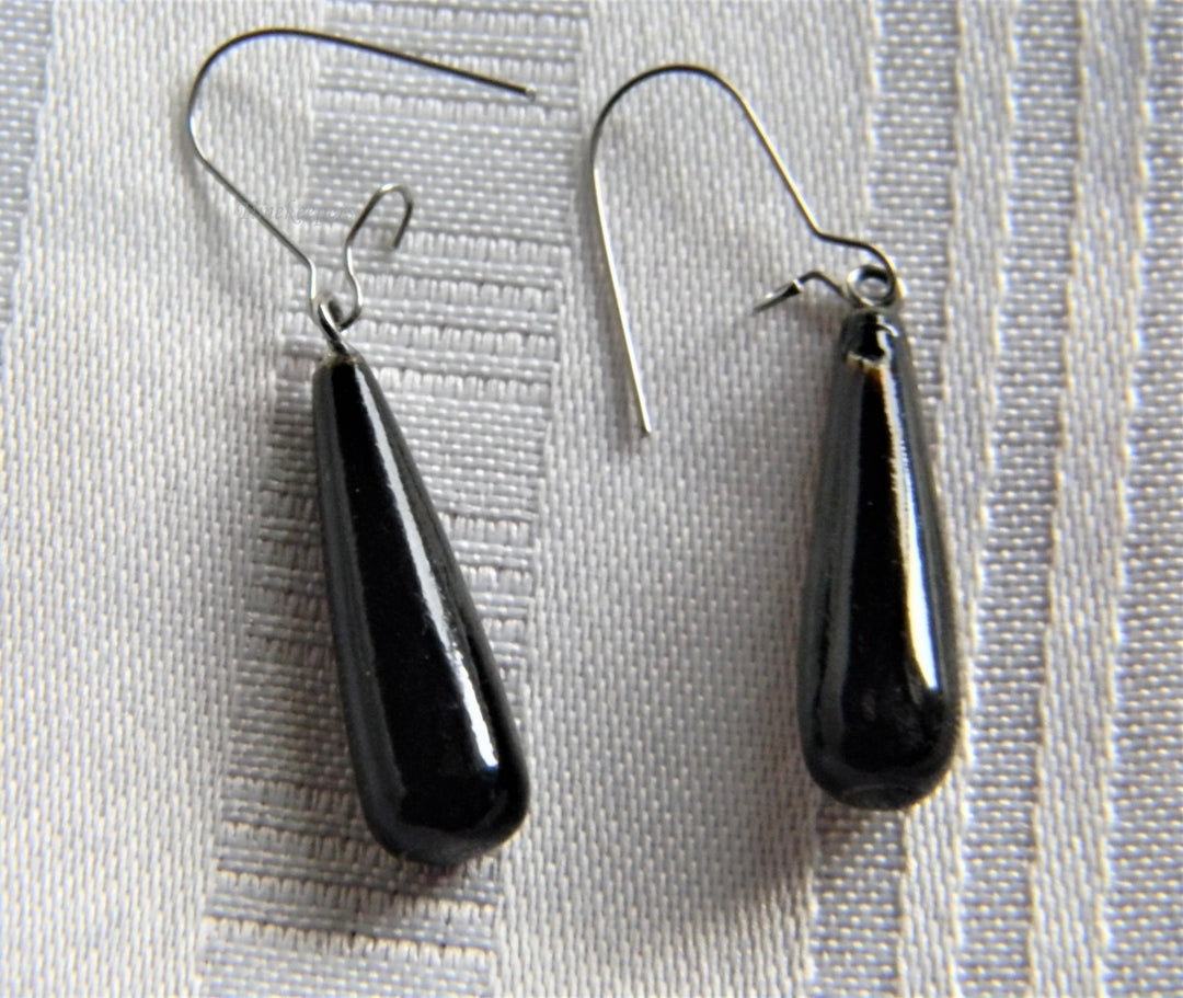 p103 Nice Preowned Black Porcelain Earrings on Silver Tone Wires