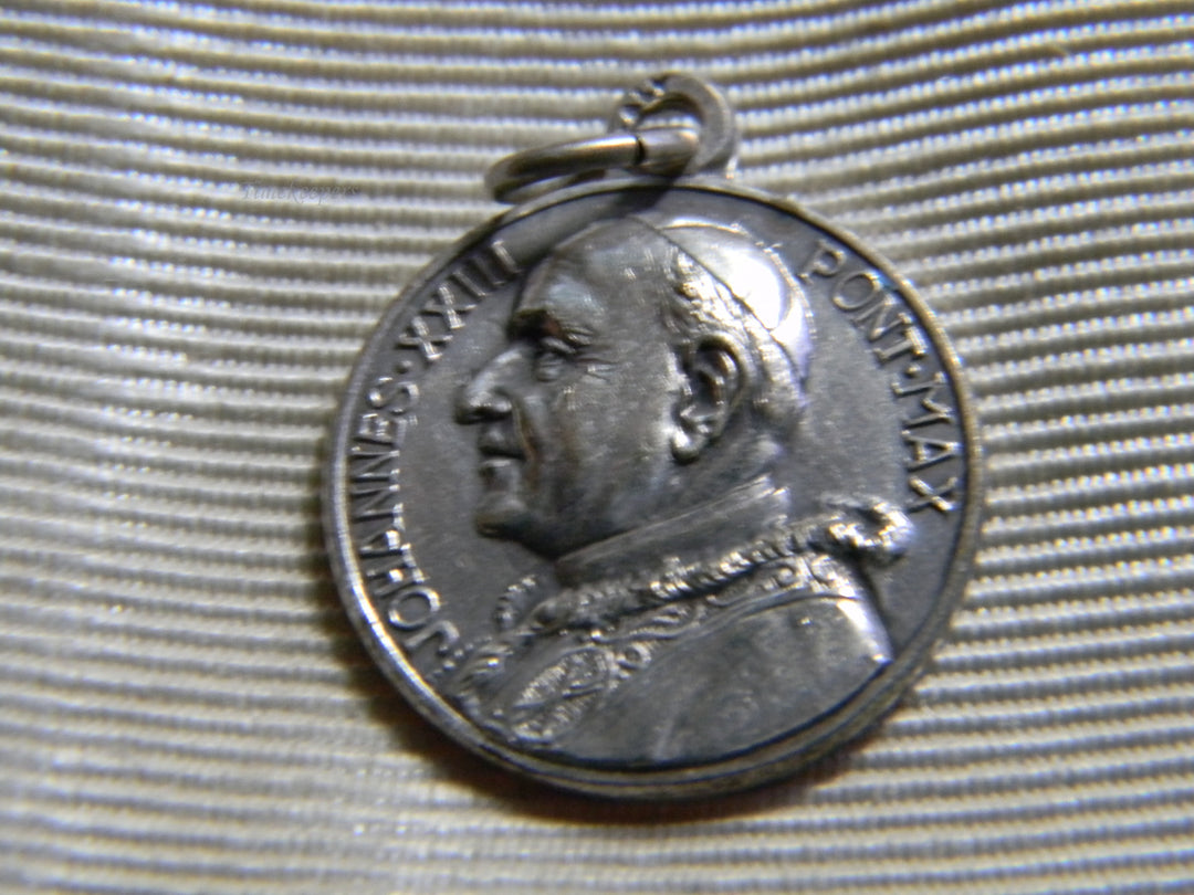j862 Nice Religious Catholic Pope XXIII Medal Charm or Pendant in Silver Tone