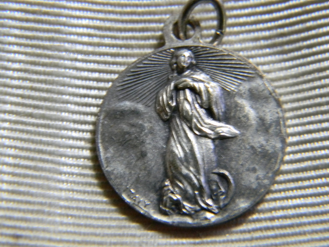 j862 Nice Religious Catholic Pope XXIII Medal Charm or Pendant in Silver Tone