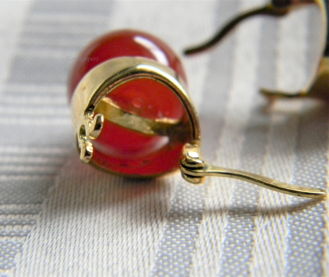 p108 Pretty Gold Tone Drop Earrings with Glass Orange Marble