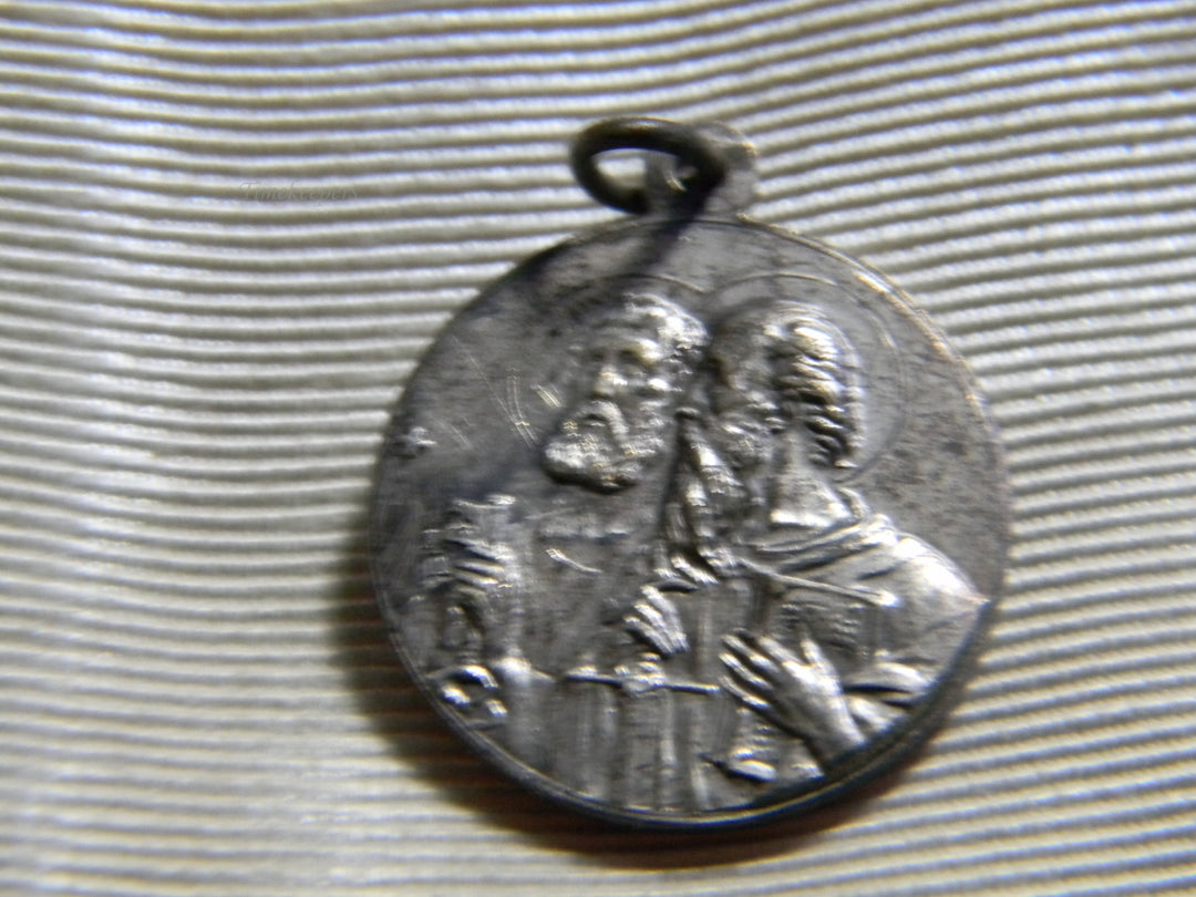 j864 Nice Religious Catholic Pope VI Medal Charm or Pendant in Silver Tone