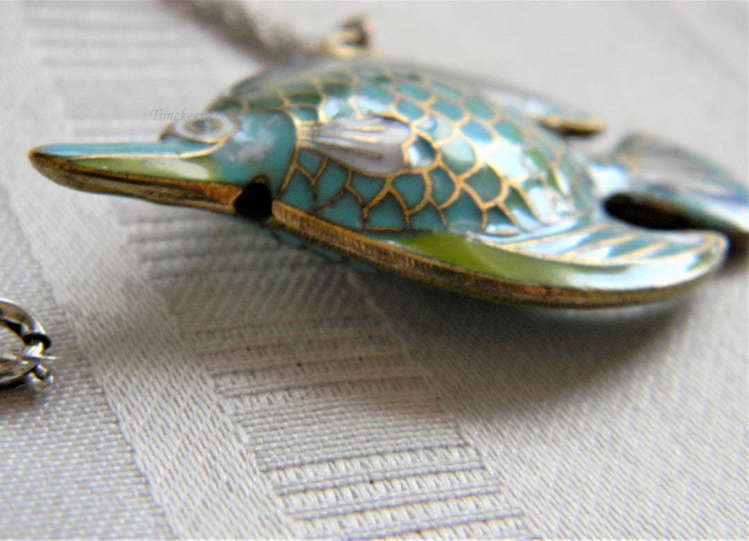 p113 Pretty Enameled Tropical Fish Pendant in Gold Tone with Silver Tone Chain