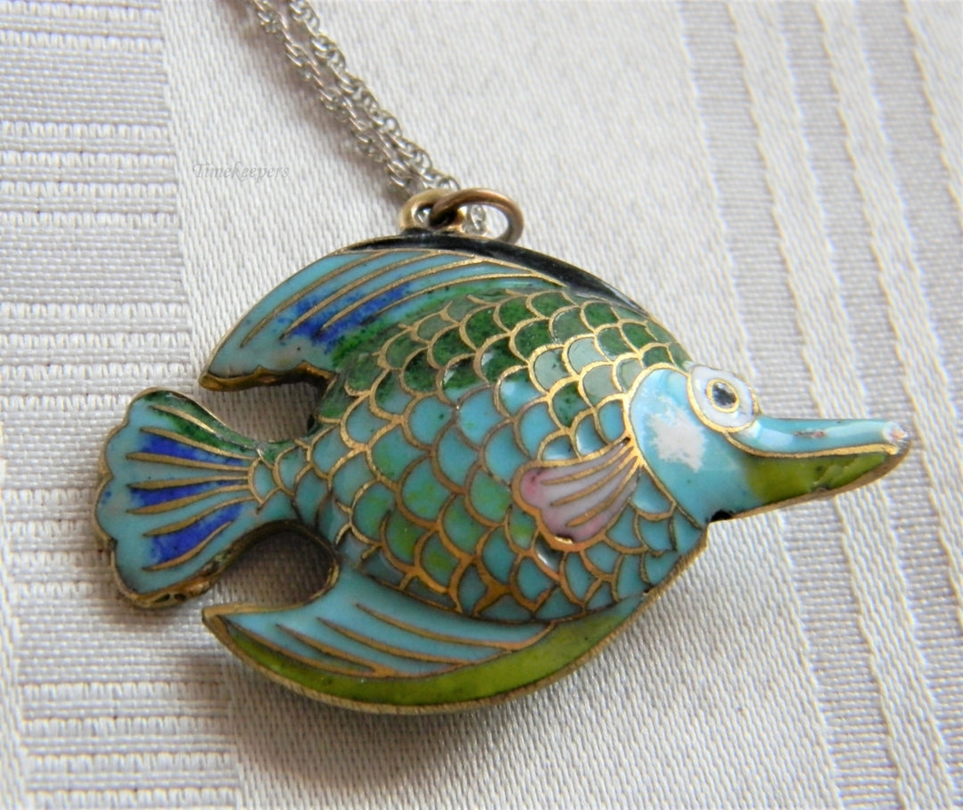 p113 Pretty Enameled Tropical Fish Pendant in Gold Tone with Silver Tone Chain