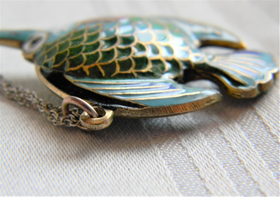 p113 Pretty Enameled Tropical Fish Pendant in Gold Tone with Silver Tone Chain