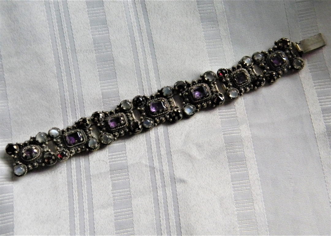 p121 Beautiful Silver Link Bracelet with White Purple and Red Rhinestones