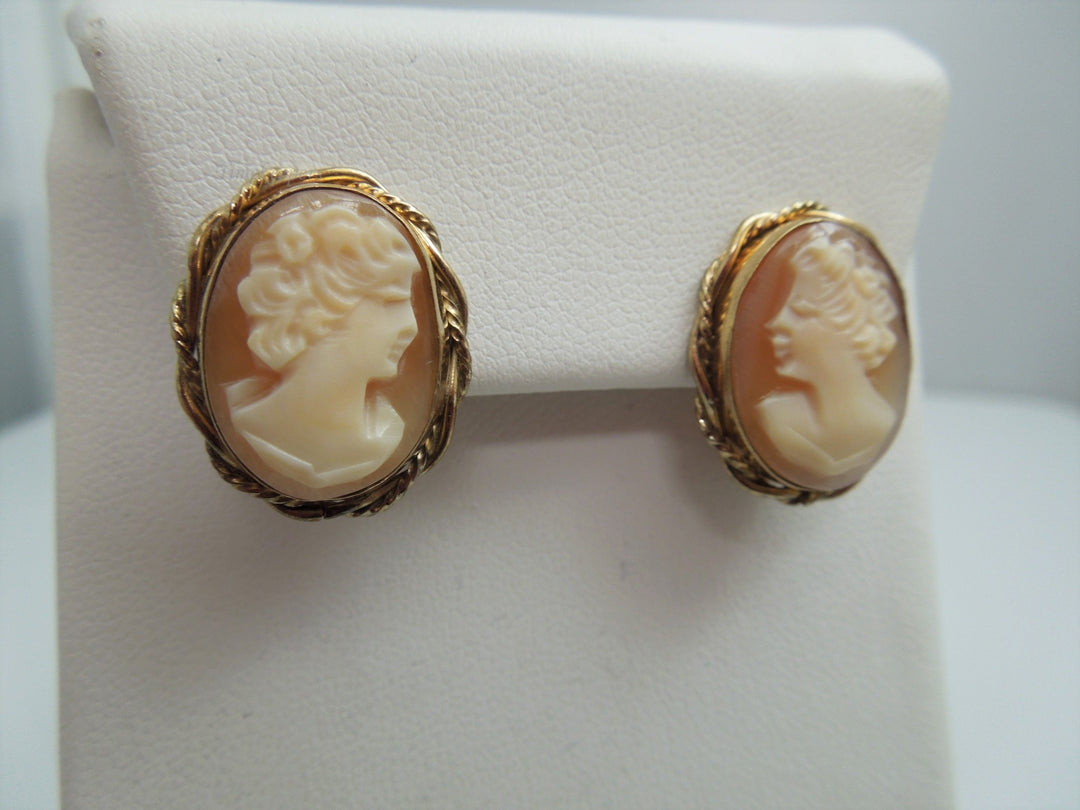 g803 Beautiful Vintage Gold Filled Cameo Clip On Earrings