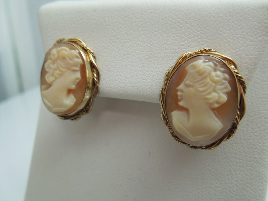 g803 Beautiful Vintage Gold Filled Cameo Clip On Earrings