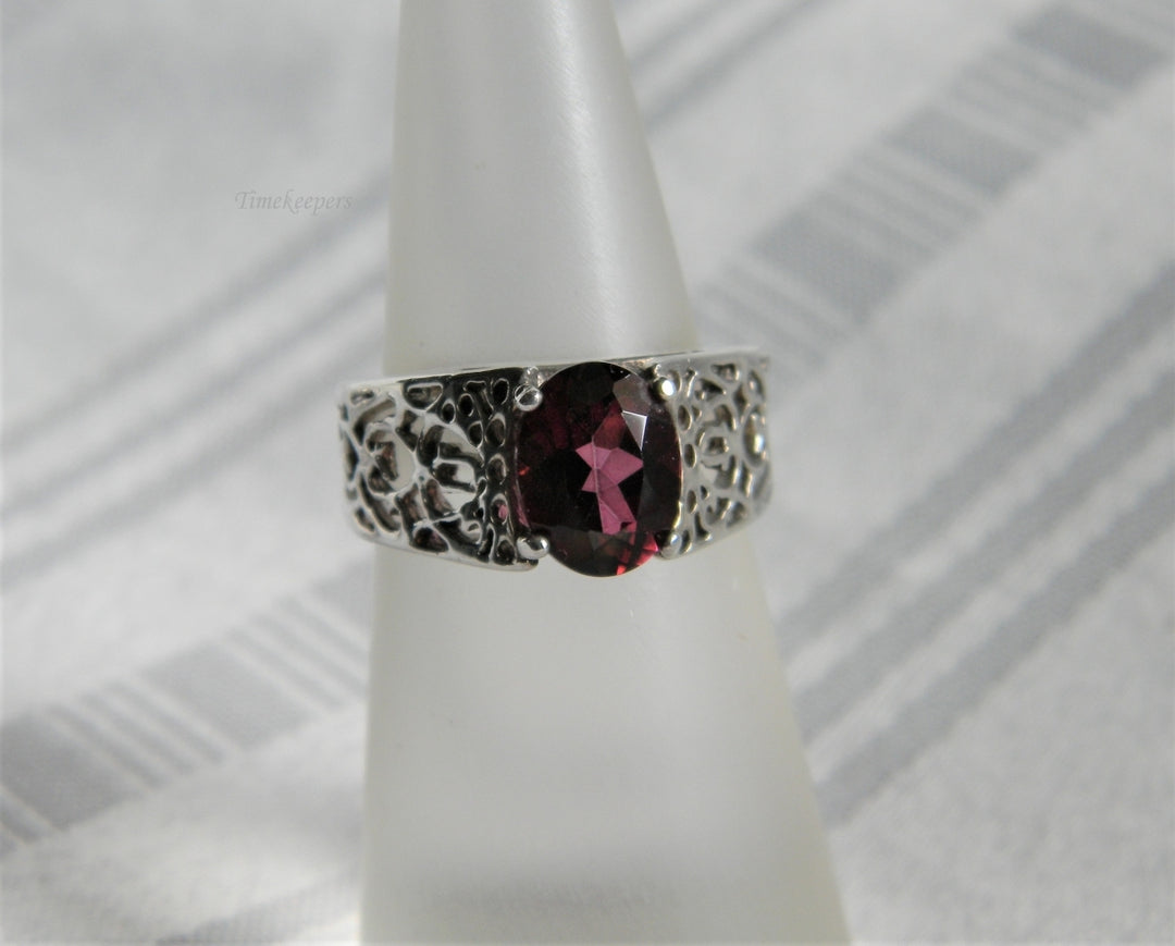 p126 Beautiful Ladies Sterling Silver Red Synthetic Stone Ring Size 5.5