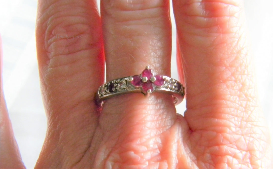 p129 Beautiful Ladies Sterling Silver ruby Ring with CZ Size 8