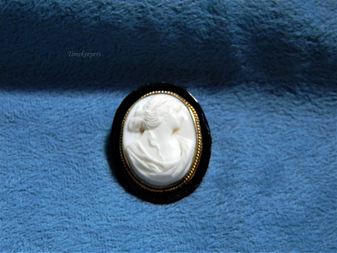 j884 Beautiful Vintage Gold Filled Resin Cameo Brooch with Black Enamel