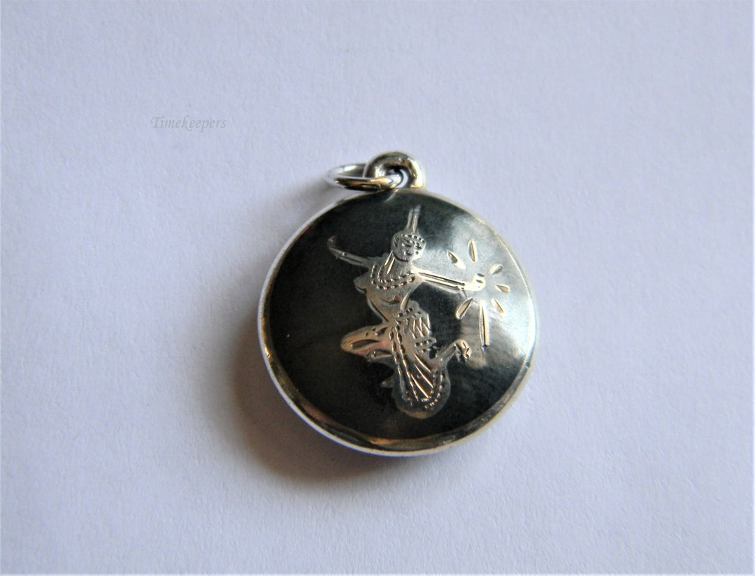 p142 Vintage Siam Sterling Niello Gray Enamel Round Pendant